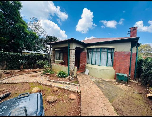 6 BEDROOM HOUSE FOR SALE IN BEZUIDENHOUT VALLEY